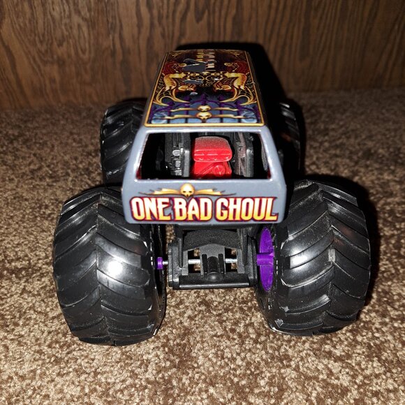 Hot Wheels Mattel 2018 "One Bad Ghoul" Monster Jam Diecast Metal Monster Truck - Picture 3 of 9
